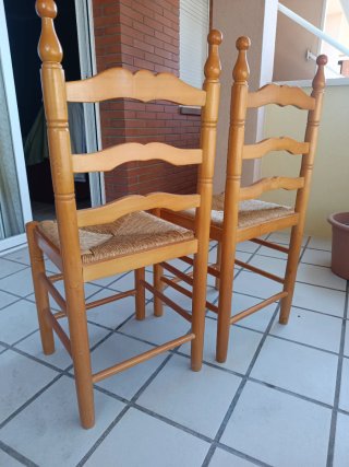 Lote 2 sillas rústicas madera