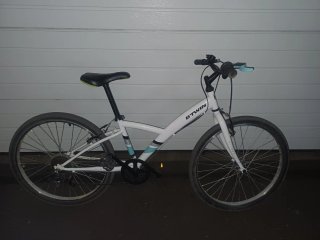 Bicicleta B-TWIN 24 blanca