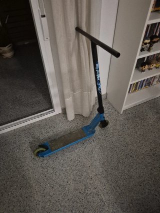 Patinete azul