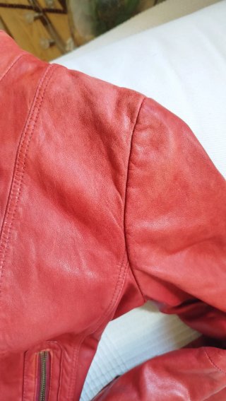 Chaqueta de Piel Roja