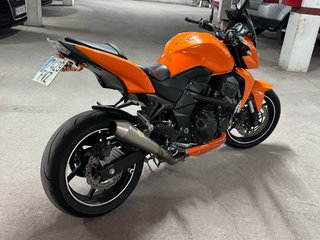 Kawasaki Z750 Naranja y Negra