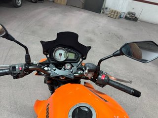 Kawasaki Z750 Naranja y Negra
