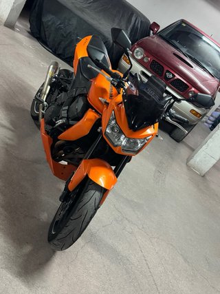 Kawasaki Z750 Naranja y Negra