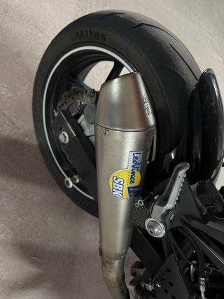 Kawasaki Z750 Naranja y Negra