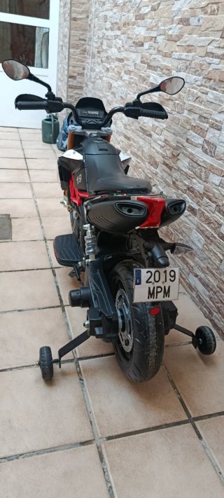 Moto Eléctrica Infantil Aprilia Negra y Roja