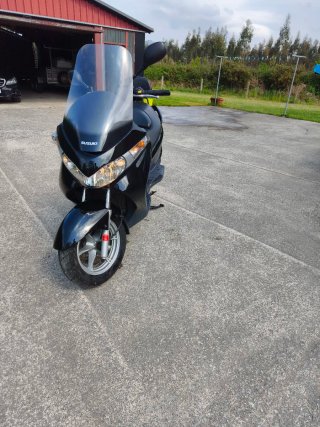 Suzuki Burgman 125 Negra