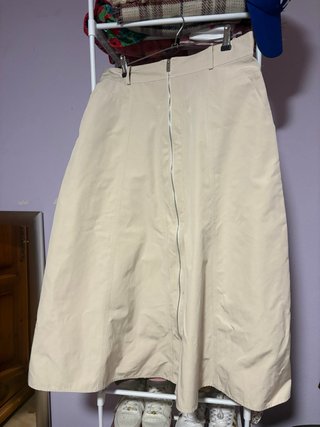 Falda beige cremallera frontal talla única