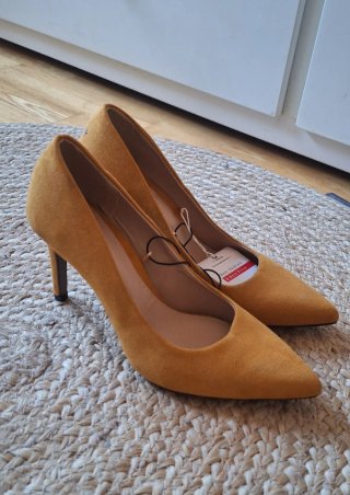 Zapatos de tacón Lefties mostaza
