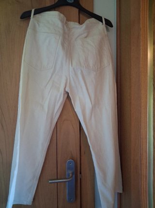 Pantalón vaquero beige Mango