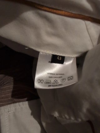 Traje de raya marrón y blancás alguna dudallame