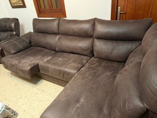 Sofá chaise longue marrón