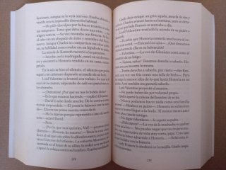 Bajo una luna misteriosa. Libro