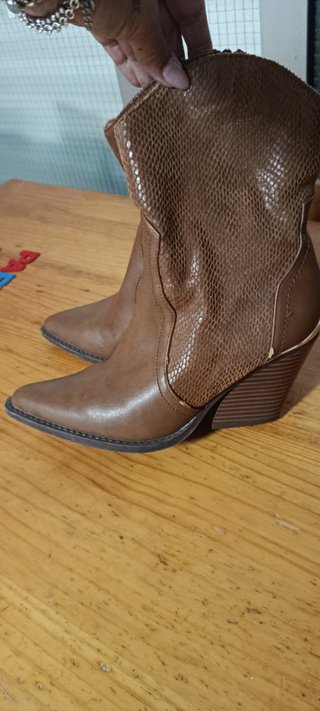 Botas camperas tacón marrón