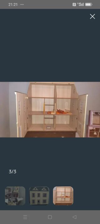 Casa de muñecas con muebles y accesorios
