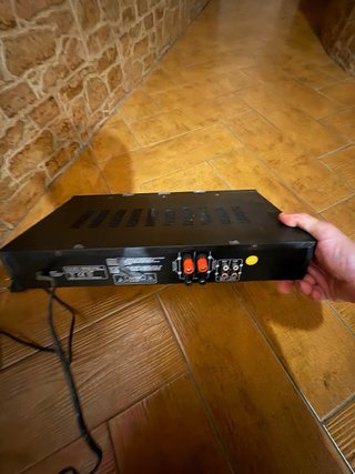 Amplificador Karaoke LFS Rack Negro y Dorado