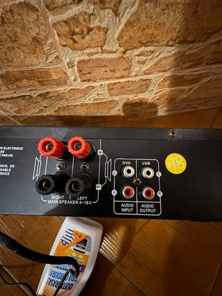 Amplificador Karaoke LFS Rack Negro y Dorado