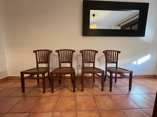 Juego de 4 sillas de madera de teka
