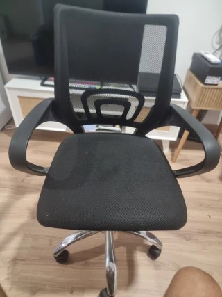 Silla de oficina ergonómica negra