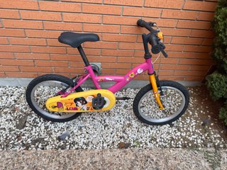 Bicicleta infantil rosa y amarilla