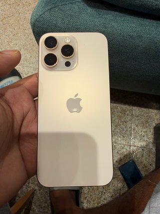 iPhone 16 Pro Max Dorado