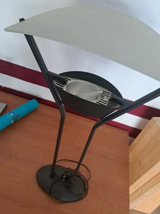 Lampada da terra moderna in metallo e cristallo