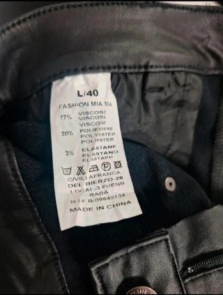 Pantalón efecto piel negro