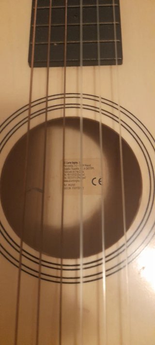 Guitarra clásica pequeña