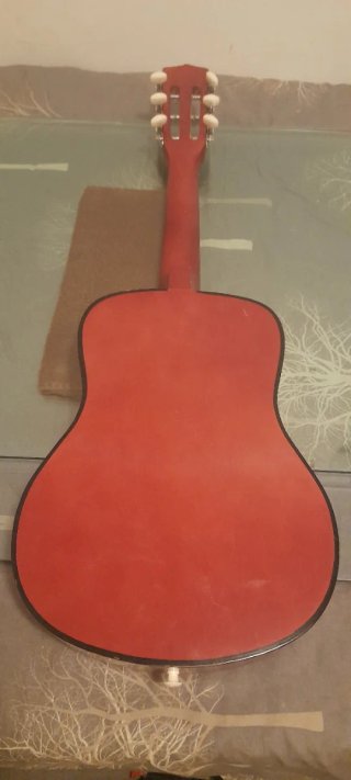 Guitarra clásica pequeña