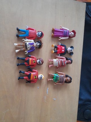 Cambio figuras de playmobil kinder.