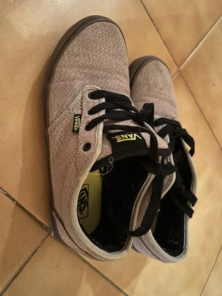 Zapatillas Vans grises y negras