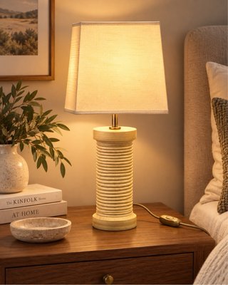 Lampada da tavolo vintage in legno scanalato