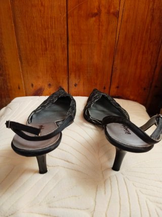Zapatos de tacón El Corte Inglés negros y plateado