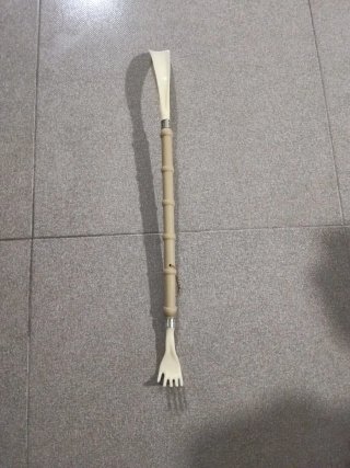 Rascador de espalda y zapatero