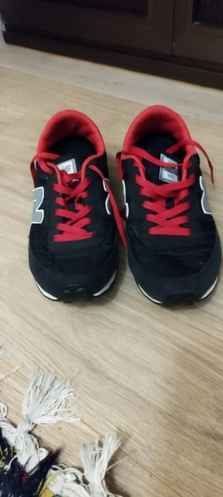 Zapatillas New Balance Negras y Rojas