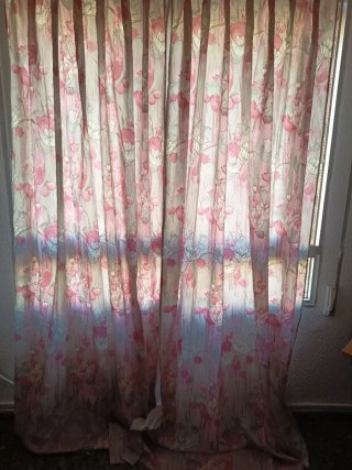 Cortinas de tela con estampado floral