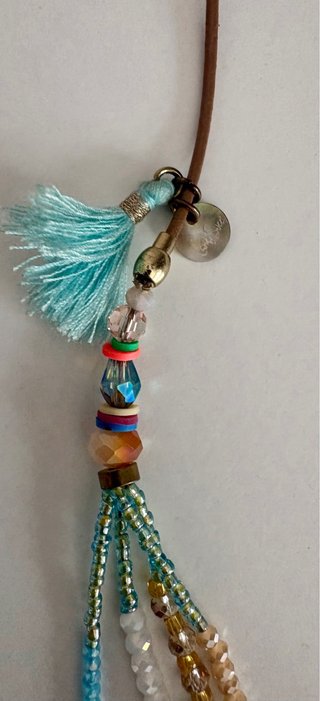 Collar largo boho multicapa con abalorios