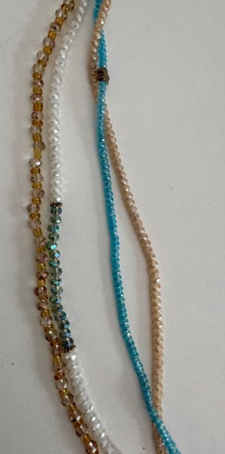 Collar largo boho multicapa con abalorios