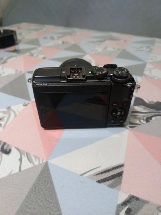 Fotocamera mirrorless Canon EOS M6 + Obiettivo 15-45mm