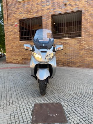 Suzuki Burgman 650 Executive Plata