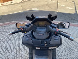 Suzuki Burgman 650 Executive Plata