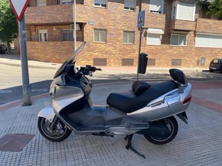 Suzuki Burgman 650 Executive Plata