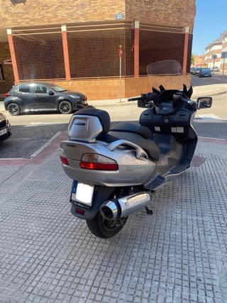 Suzuki Burgman 650 Executive Plata