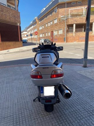 Suzuki Burgman 650 Executive Plata
