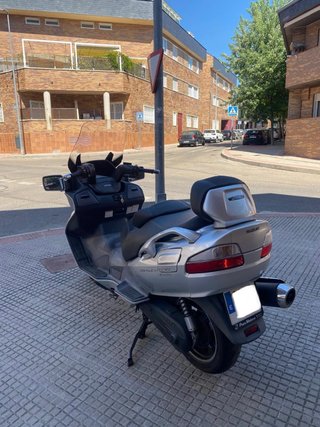 Suzuki Burgman 650 Executive Plata