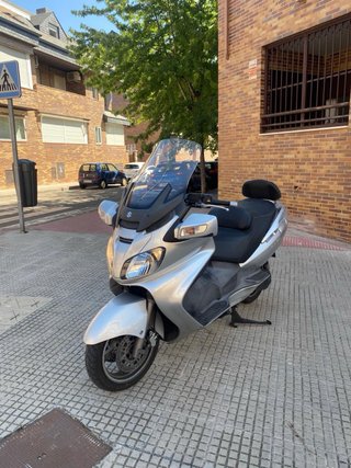 Suzuki Burgman 650 Executive Plata