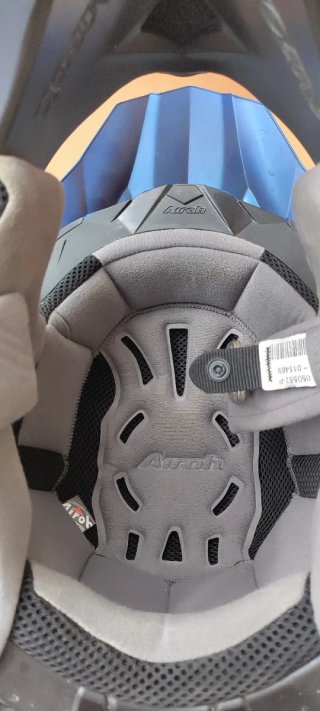 Botas Alpinestars Motocross, casco Airoh y peto