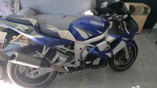 Yamaha R Sportbike Azul y Blanca