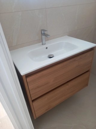 Mueble de baño madera y porcelana