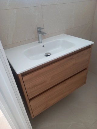 Mueble de baño madera y porcelana