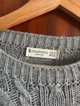 Jersey Stradivarius gris trenzado